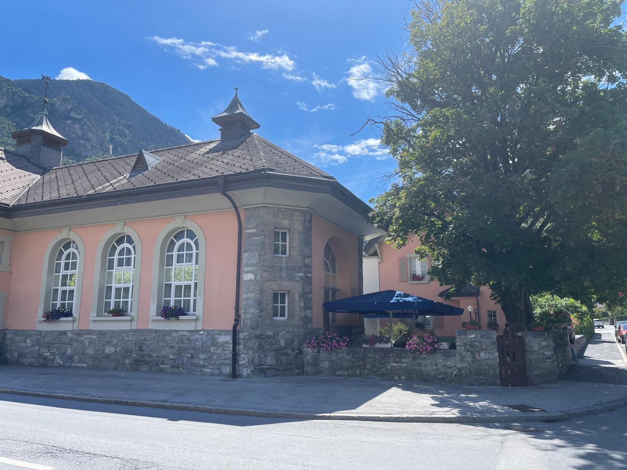 Hotel Les Berges Chippis Exterior photo